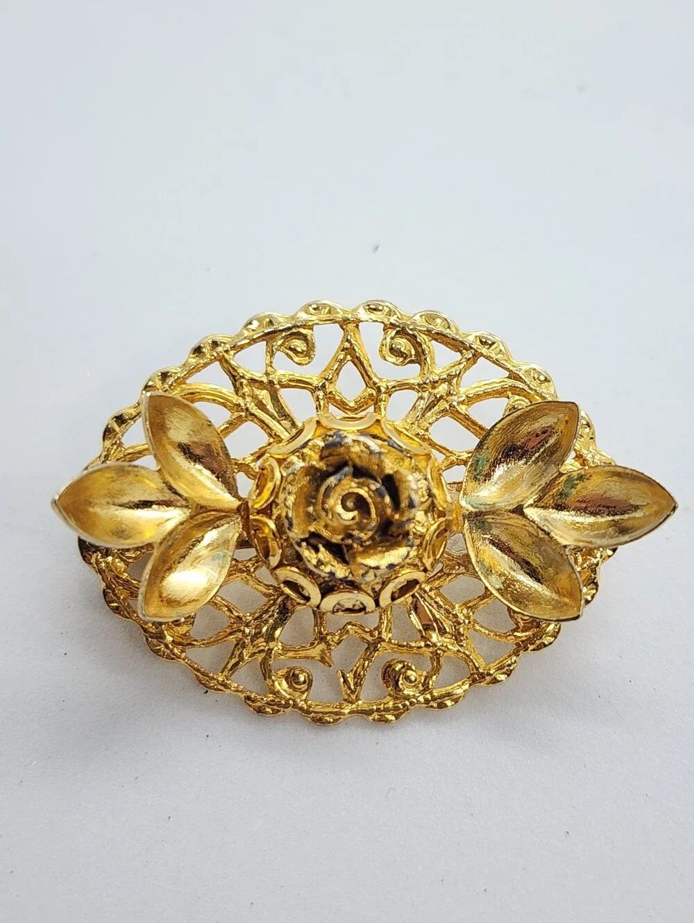 ✨️ 5 For 25 ✨️Gold Floral Filigree Brooch - Elegant Women's Jewelry